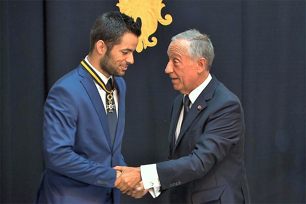 Presidente da República (direita) e João Miguel Rodrigues, capitão da Seleção Nacional de Hóquei em Patins (esquerda)