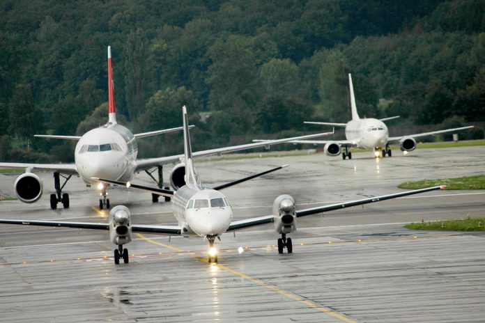 Comissão Europeia define orientações para setor de aviação por falta de combustível devido a crise no Médio Oriente Comissão Europeia define orientações para setor de aviação por falta de combustível devido a crise no Médio Oriente