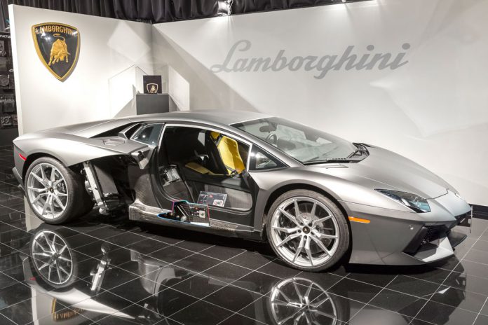 Lamborghini reforça investigação em fibra de carbono