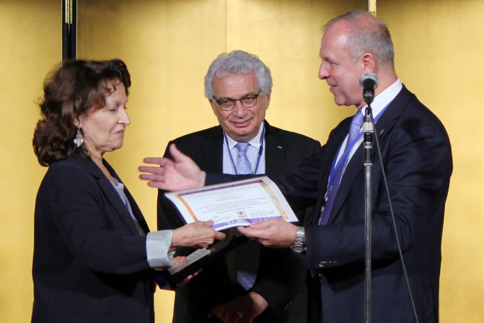 Cientista portuguesa distinguida com Prémio de Carreira Internacional