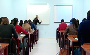 Europeus consideram que cursos de “ensino e formação profissional” dão acesso a bons empregos e salários Europeus consideram que cursos de “ensino e formação profissional” dão acesso a bons empregos e salários
