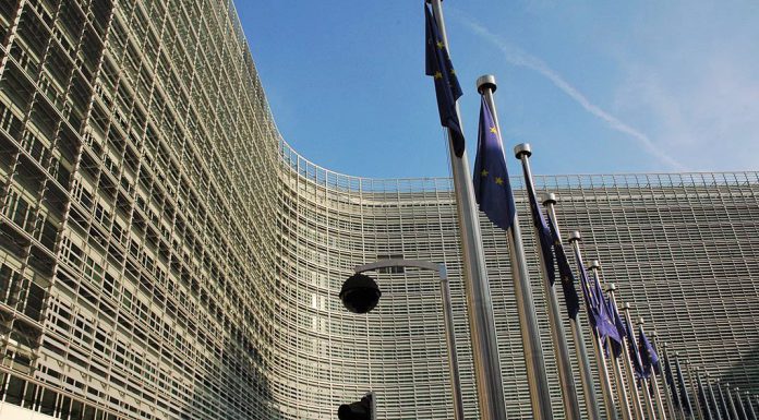 Negociações de adesão da Ucrânia e da Moldávia à União Europeia vão iniciar Negociações de adesão da Ucrânia e da Moldávia à União Europeia vão iniciar