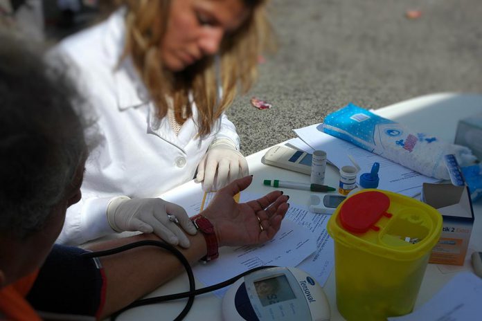 Baixos salários atira médicos de medicina interna para duplo emprego