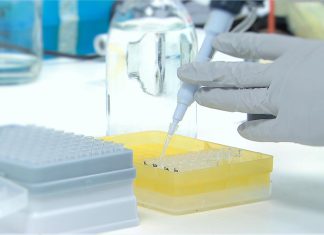 Teste à urina é melhor que ressonância magnética para monitorar cancro da próstata de baixo risco