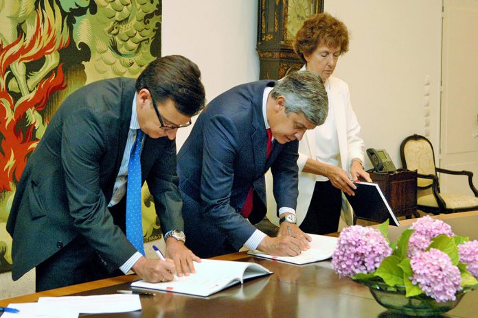 Román Escolano, vice-presidente do BEI (à esquerda) e Mário Centeno, Ministro das Finanças (à direita)