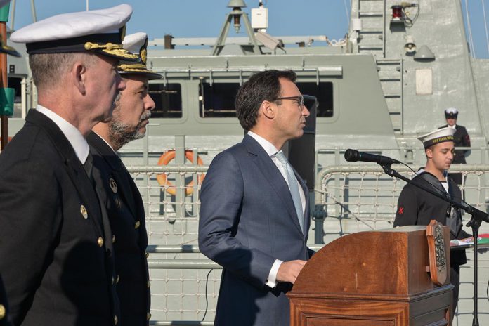 Navios da Armada recebem distintivo de Autoridade Marítima