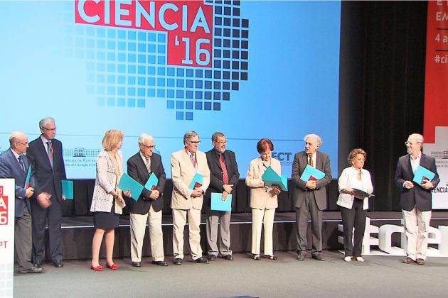 MCTES atribui medalha de mérito a investigadores