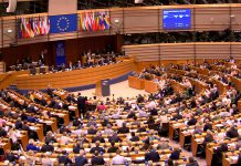 Eurodeputados querem sanções mais severas contra a Rússia