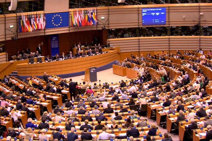 Eurodeputados querem sanções mais severas contra a Rússia