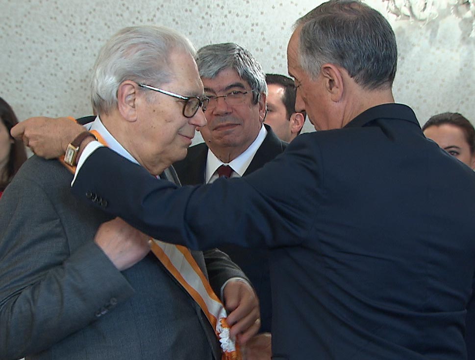 Presidente da República condecora com a Grã-Cruz da Liberdade António Arnaut