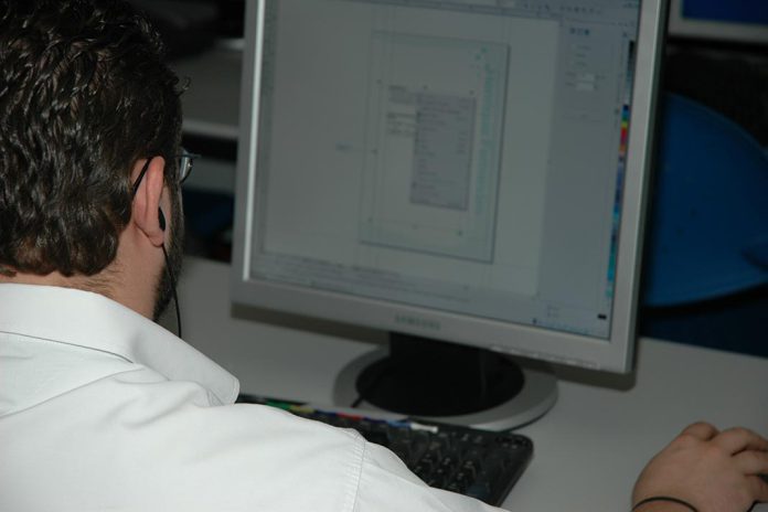Investigadores estão a utilizar a Inteligência Artificial para projetar materiais eletrónicos orgânicos para dispositivos de última geração Investigadores estão a utilizar a Inteligência Artificial para projetar materiais eletrónicos orgânicos para dispositivos de última geração