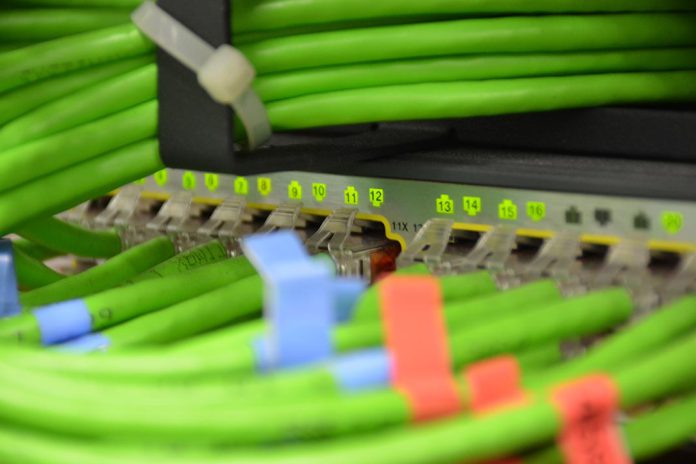 Comissão Europeia renova decisões que permitem fluxo de dados pessoais com Reino Unido