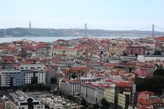 Estrangeiros a residir em Portugal aumentou 40% em 10 anos