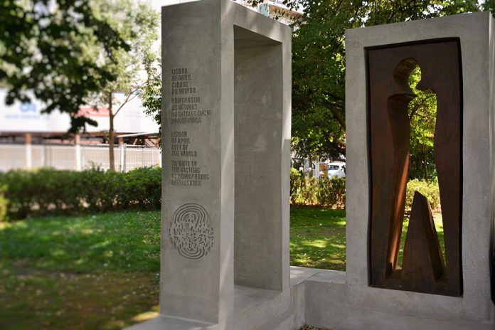 Memorial às vítimas de homofobia no Jardim do Príncipe Real