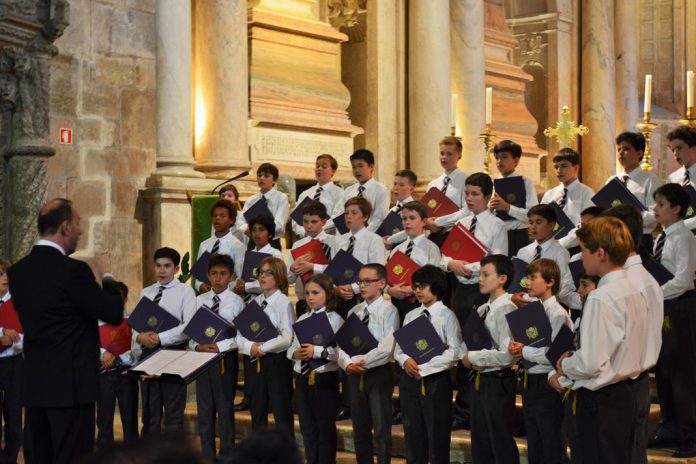 Coral de Meninos de Westminster na Igreja dos Jerónimos