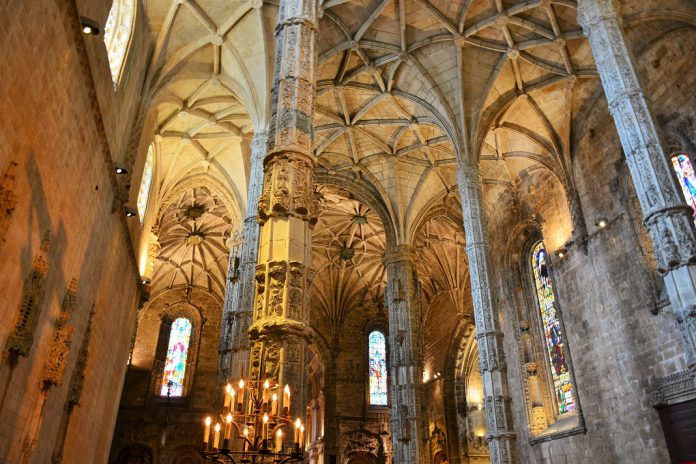 Nave da igreja de Santa Maria de Belém