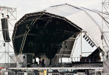 Palco de música no Terreiro do Paço