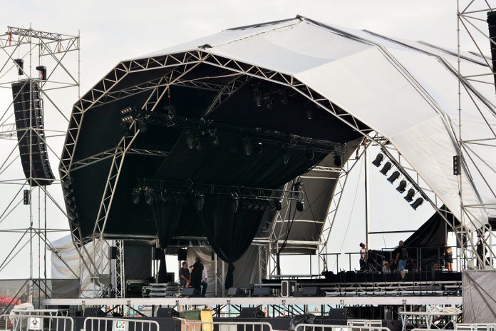 Palco de música no Terreiro do Paço