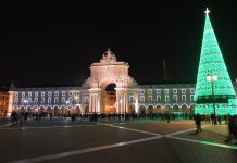 Árvore de Natal na Praça do Comércio em Lisboa