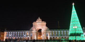 Árvore de Natal na Praça do Comércio em Lisboa