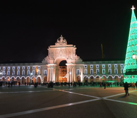 Árvore de Natal na Praça do Comércio em Lisboa