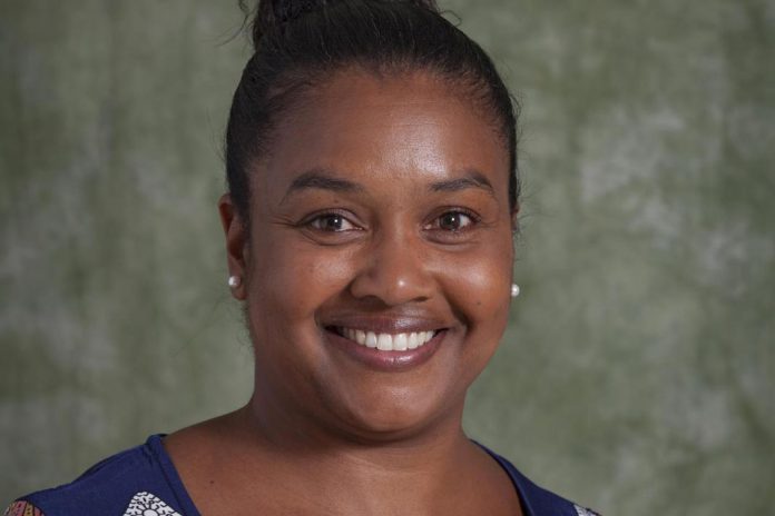 Miesha Marzell, investigadora nas Universidades de Binghamton e do Estado de Nova IorqueEstadual de Nova Iorque Miesha Marzell, investigadora nas Universidades de Binghamton e do Estado de Nova Iorque