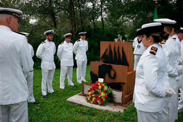 Marinha presta homenagem ao marinheiro Dionísio Esteves em St. John´s, no Canadá