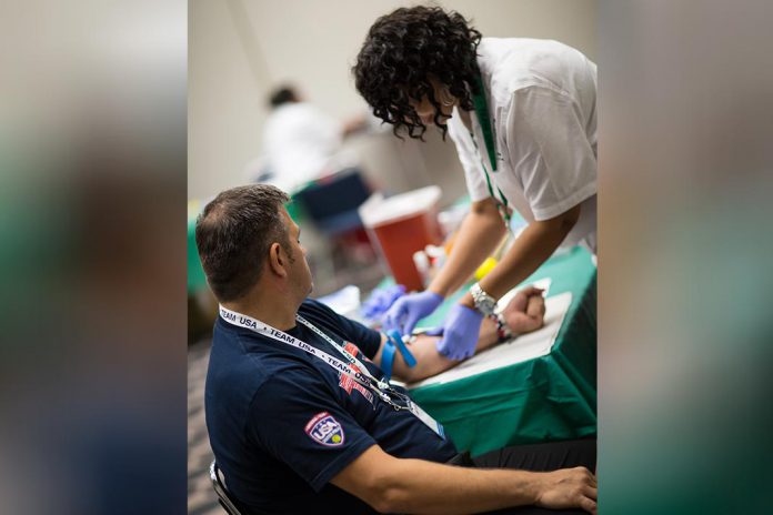 Colheita de sangue de atletas e funcionários olímpicos e paraolímpicos dos EUA antes e depois dos Jogos do Rio, em 2016, e testadas para Zika, vírus do Nilo Ocidental e outras doenças infeciosas tropicais. Colheita de sangue de atletas e funcionários olímpicos e paraolímpicos dos EUA antes e depois dos Jogos do Rio, em 2016, e testadas para Zika, vírus do Nilo Ocidental e outras doenças infeciosas tropicais.