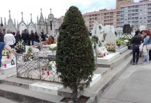 Dia de Todos-os-Santos leva muitos aos cemitérios para homenagear os já falecidos