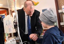 Vytenis Andriukaitis em visita ao no Hospital Universitário de Lovaina, na Bélgica