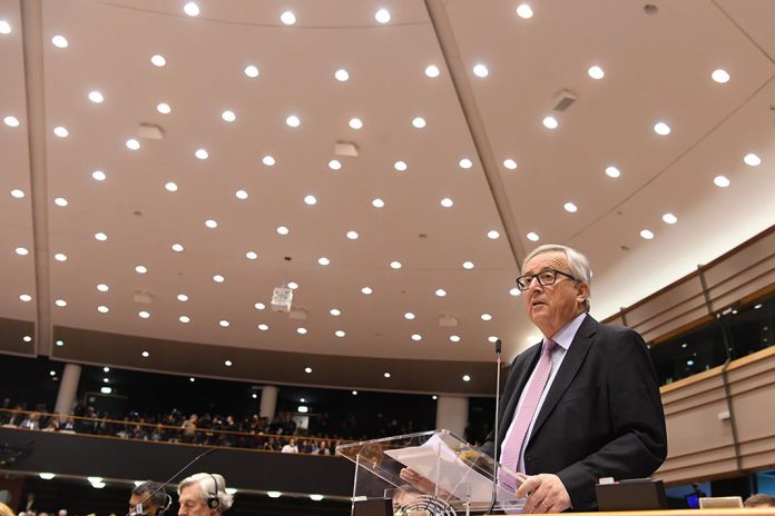 Jean-Claude Juncker, Presidente da CE, presenta o Livro Branco sobre o Futuro da Europa no Parlamento Europeu