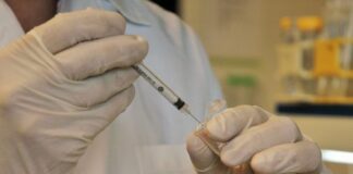 Vacina contra a COVID-19 apresenta vantagens ao risco raro de miocardite