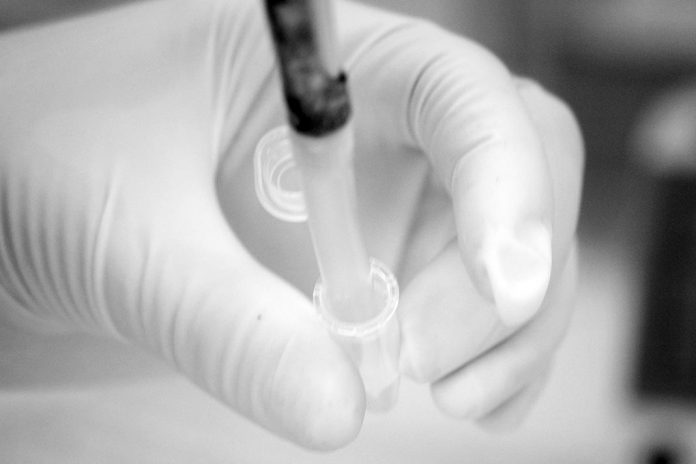 Teste de laboratório ao coronavírus não garante eficácia do diagnóstico