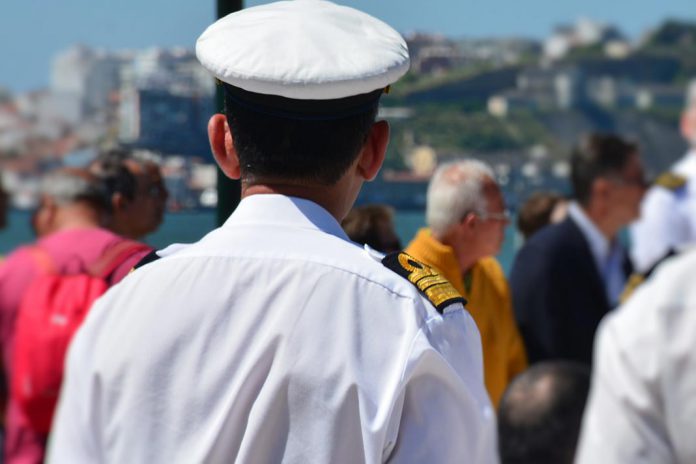 Evacuação médica de dois passageiros de navio ao largo do cabo da Roca