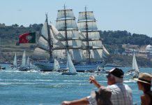 Navio-escola Sagres, no Tejo