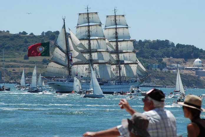 Navio-escola Sagres, no Tejo