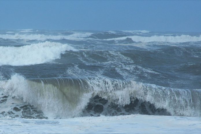 Marinha alerta mau tempo e ondas de 4,5 metros
