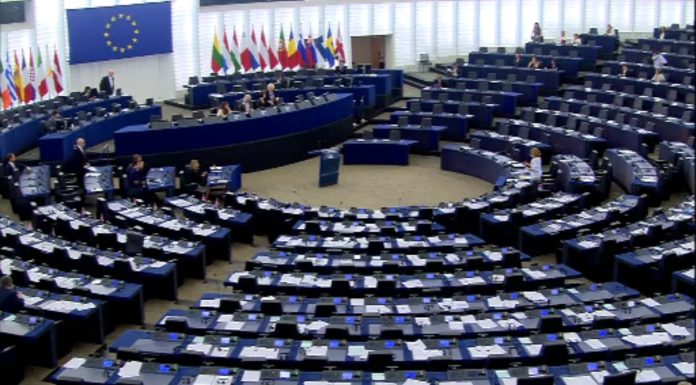 Parlamento Europeu aprova apoio para a Ucrânia de 90 mil milhões de euros