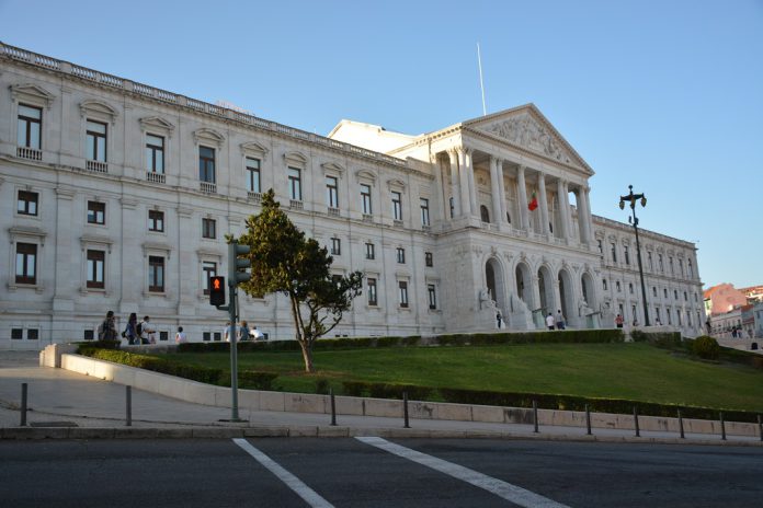 Iniciativa do PS aprovada na Assembleia da República vai melhorar trânsito na VCI no Porto