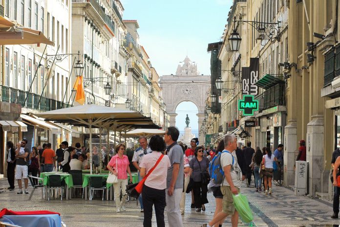 Rua Augusta em Lisboa, dia de compras