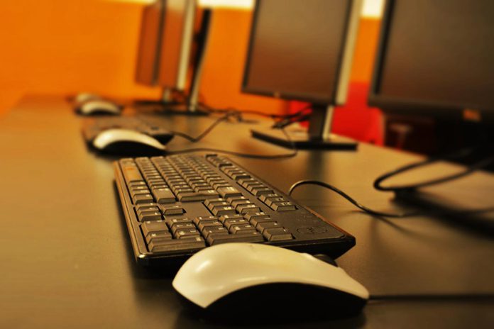 União Europeia vai financiar reforço da segurança dos cabos submarinos