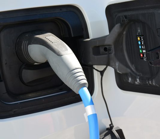 Produção de veículos elétricos terá enormes impactos sobre procura de metais críticos