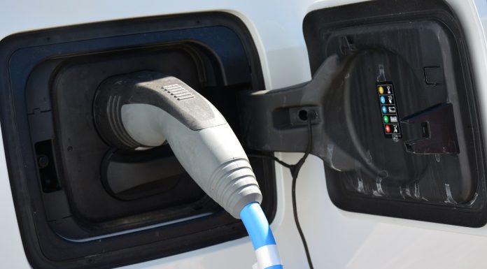 Inovadora bateria de lítio-ar pode revolucionar armazenamento de energia