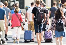 Eurodeputados defendem ações para um turismo equilibrado que alivie os locais mais procurados