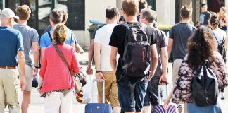 Eurodeputados defendem ações para um turismo equilibrado que alivie os locais mais procurados