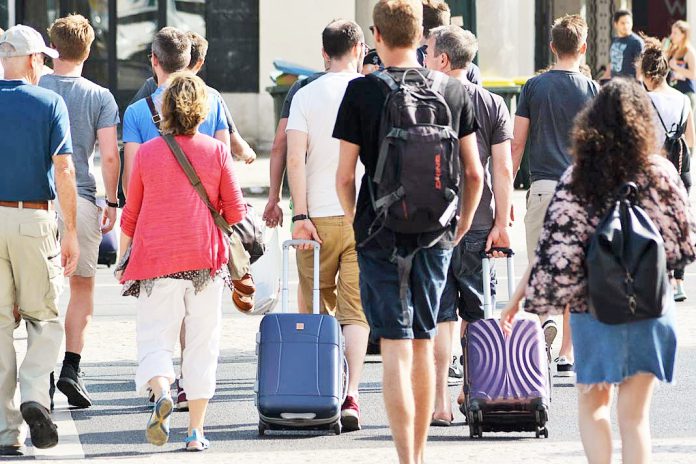 Eurodeputados defendem ações para um turismo equilibrado que alivie os locais mais procurados