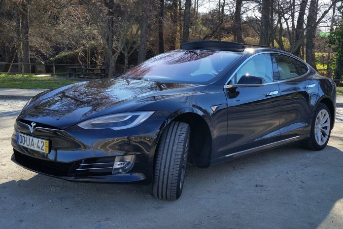 TESLA Model S 100D