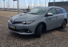 Auris Touring Sports Hybrid Exclusive