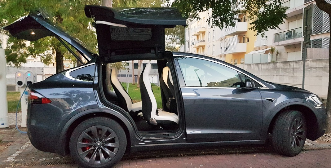 TESLA X 100 P100D