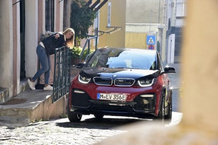 Venda de carros elétricos BMW cresce 40%, em 2018.